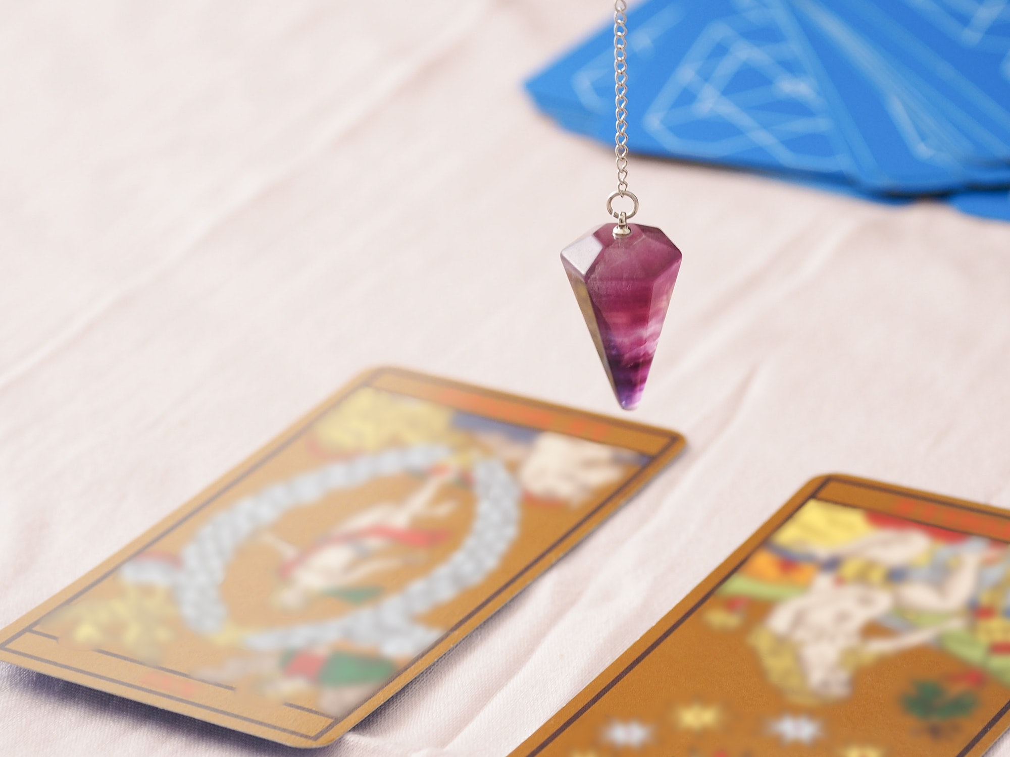 Fortune telling at Tarot Pendulum