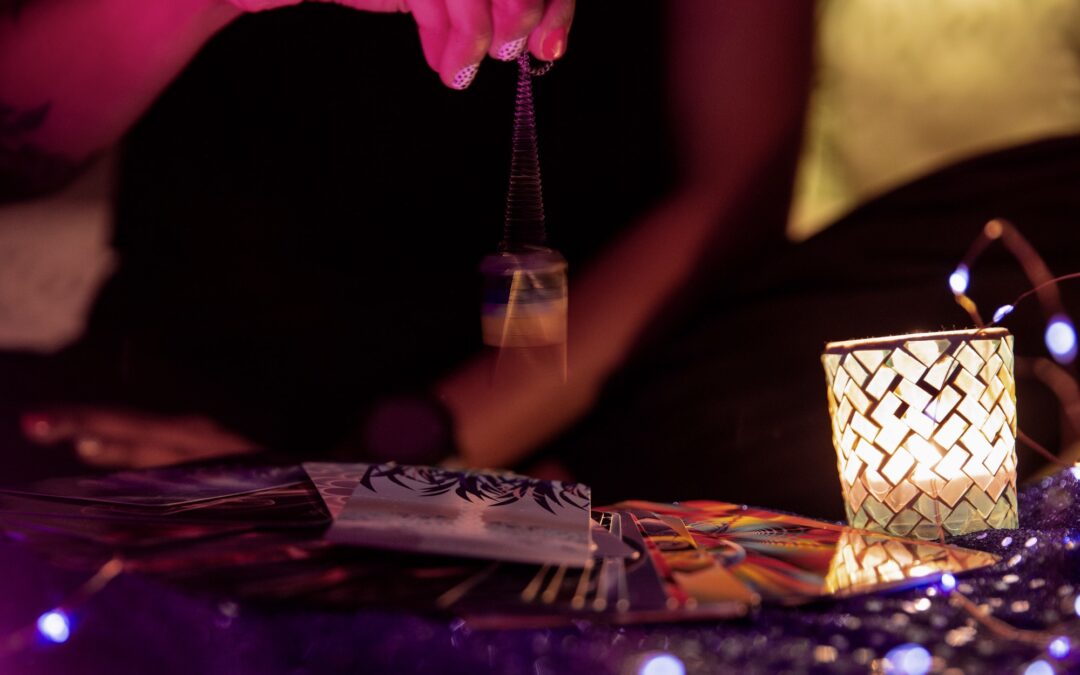 Le pendule divinatoire : trouver des réponses et de l&rsquo;équilibre