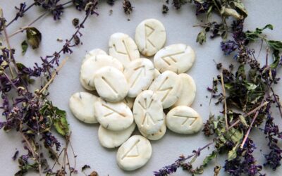 Les différentes méthodes de divination avec les runes : explications et pratiques